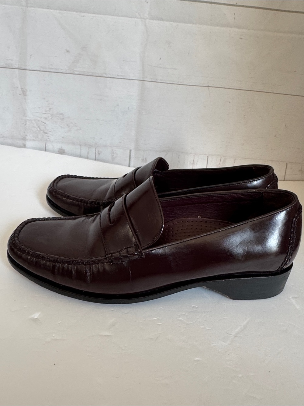 Cole Haan Size 7.5B Ladies Burgundy Leather Penny Loafers Old Money Preppy - Picture 3 of 8